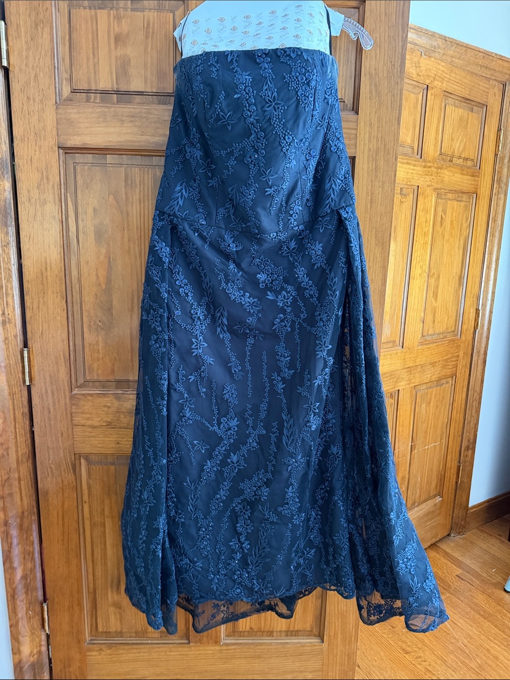 Elegant Navy Lace Strapless Evening Dress